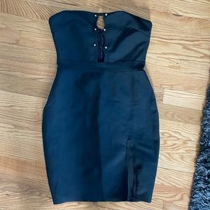 💥 SOLD 💥 NWOT Black Strapless Bodycon w/ Slit